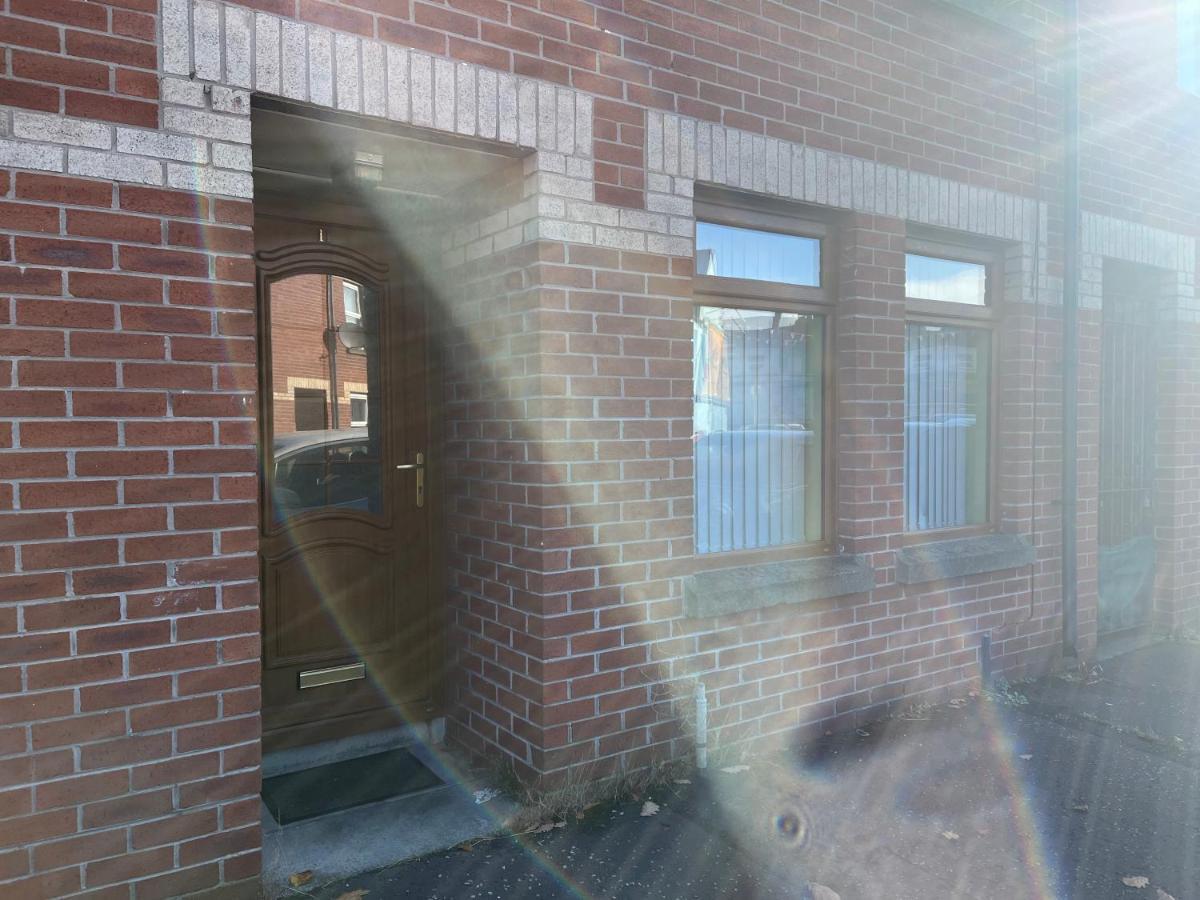 11 Parkmore Street, Ormeau Road, Belfast, Bt7 2Gt, 2 Bedroom House Exteriör bild