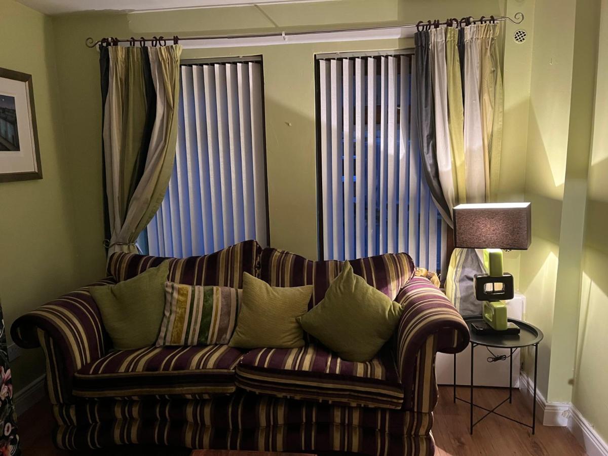 11 Parkmore Street, Ormeau Road, Belfast, Bt7 2Gt, 2 Bedroom House Exteriör bild